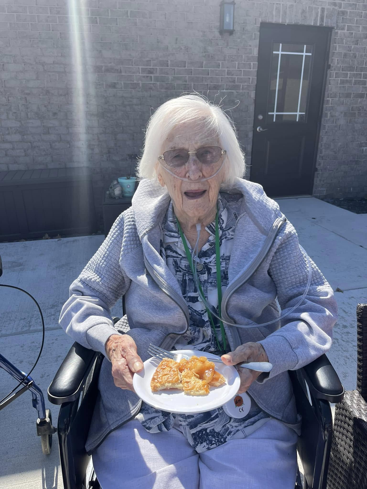 Daily living assistance for seniors in retirement home for St. John families